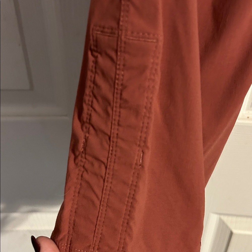 Mountain Hardwear Rust Mauve Brown Athleisure Pants Medium Short Outdoor Hiking - Picture 9 of 10